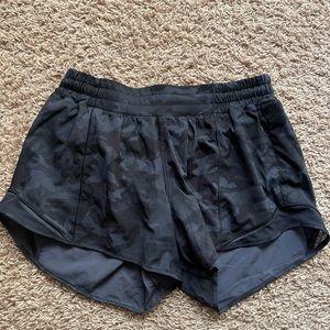 Lululemon Hotty Hot Low Rise 4 inch